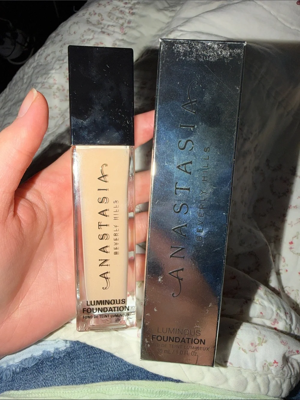 Anastasia Beverly Hills Luminous Foundation — Light Beige Bottle